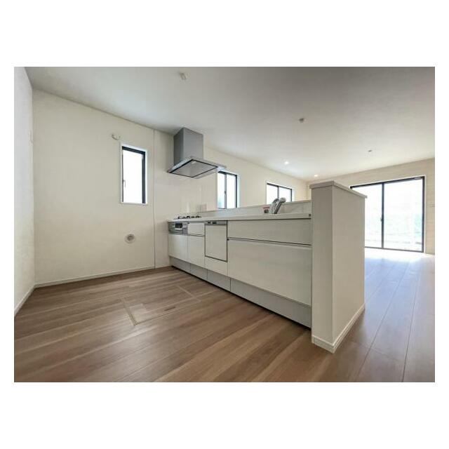 リビングの様子を見ながら家事ができるので小さなお子さまがいるご家庭も安心です＾＾