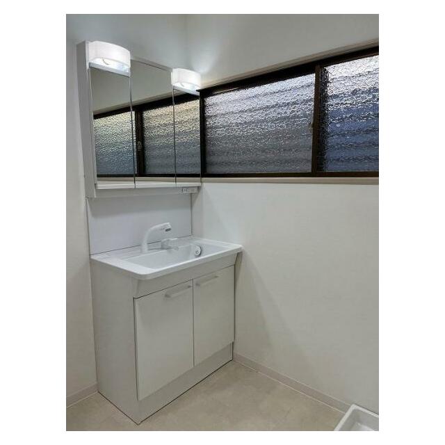 「脱衣所」シャワー付洗面台に新品交換しました。