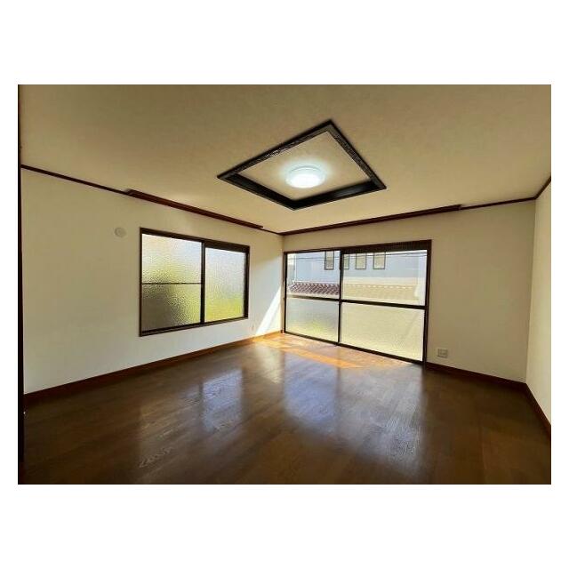 「LDK」約18帖の採光の良いお部屋です。