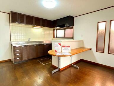 「キッチン」カウンター付きの物件です。