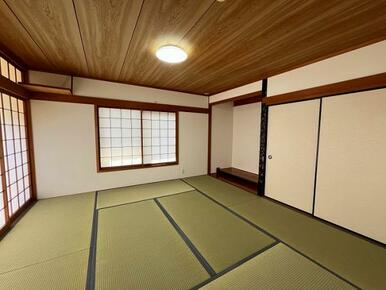 「1階和室」クロス張替と畳の表替えをしております。