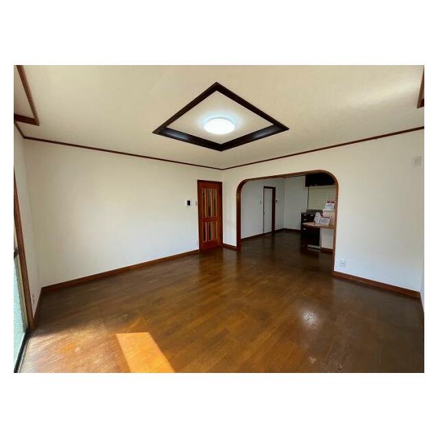 「LDK」アーチ壁があり、柔らかな雰囲気のLDKです