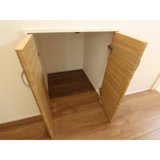 1階廊下収納スペース 2号棟