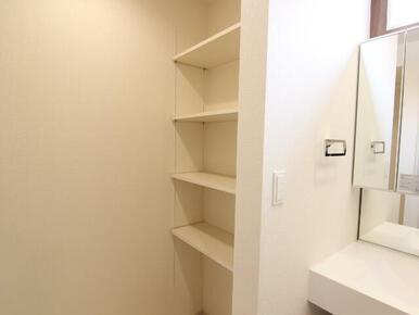 洗面所収納 可動棚4段 2号棟