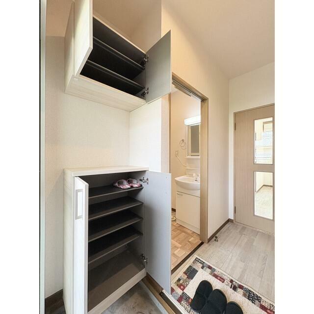 玄関には上下段のシューズボックス！