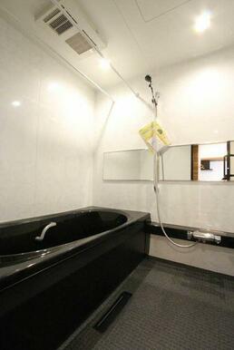 浴室暖房乾燥機能付きのユニットバスです。