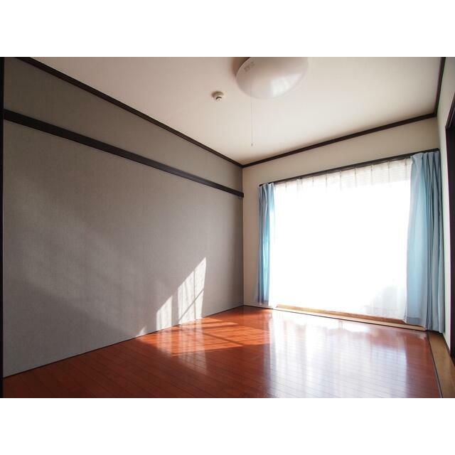 アクセントクロスの洋室６帖