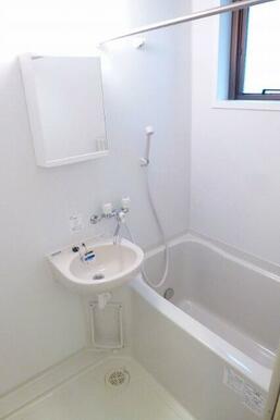 換気もできる窓付き