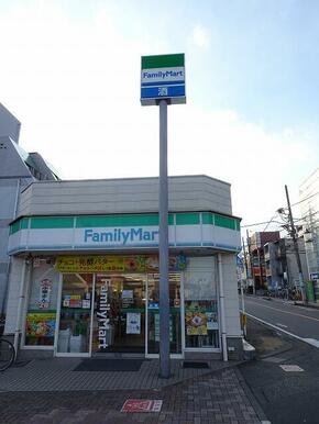 ファミリーマート中央林間駅前店