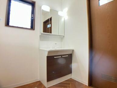 「洗面台」新品交換済みです。