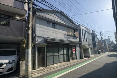 前面道路を含めた現地写真です。ぜひ周辺環境も併せてご覧ください。