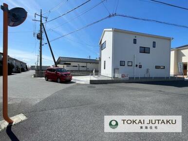 北東側約4M、南東側約6M幅員の公道角地。車の出し入れもスムーズに行えますね＾＾