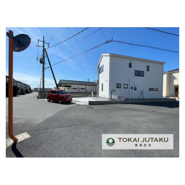 北東側約4M、南東側約6M幅員の公道角地。車の出し入れもスムーズに行えますね＾＾