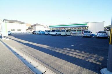 ファミリーマート市原五井白金通り店まで徒歩２分（１６０ｍ）
