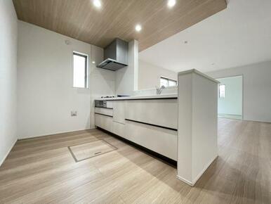 リビングの様子を見ながら家事ができるので小さなお子さまがいるご家庭も安心です＾＾