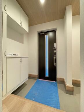 家族の靴がしまえるシューズボックス付き！SICにはベビーカーや子供の遊び道具なども収納できますよ＾＾