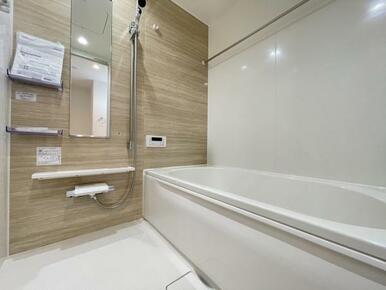 ゆったりと浸かれる1坪風呂を採用！1日の疲れを癒してくれる浴室は窓のある開放的な空間＾＾