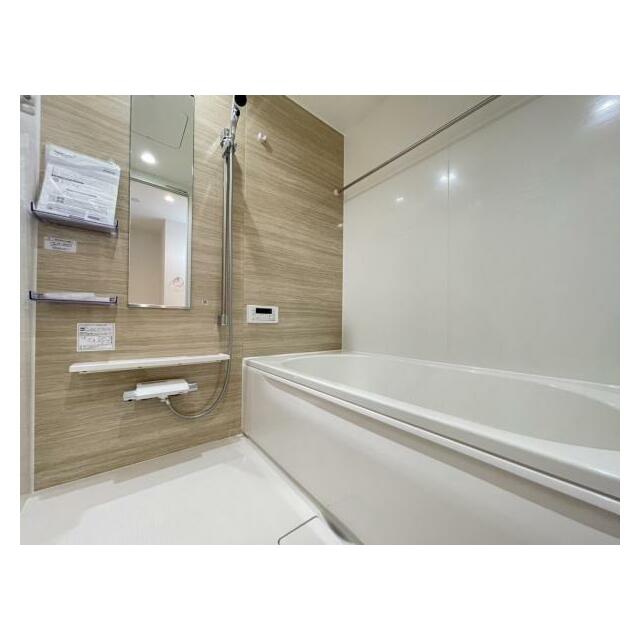 ゆったりと浸かれる1坪風呂を採用！1日の疲れを癒してくれる浴室は窓のある開放的な空間＾＾