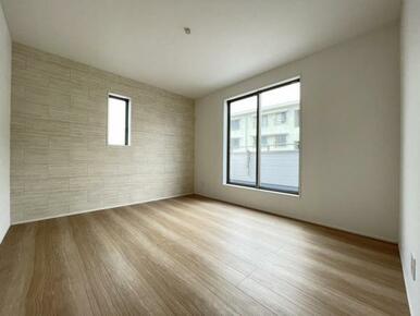 お部屋からバルコニーに出られるので洗濯物や布団などをすぐ干せ取込みも楽にできます！