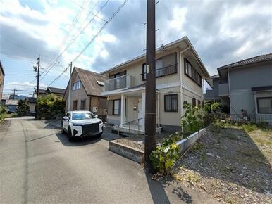 駐車場は1台分です。