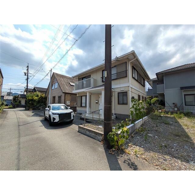 駐車場は1台分です。