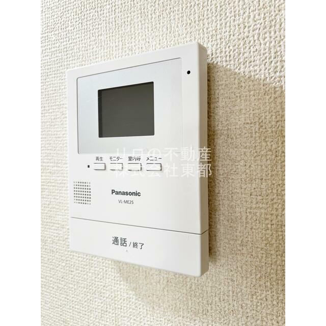 来訪者の姿を確認できるTVモニター付インターホン設置済です！