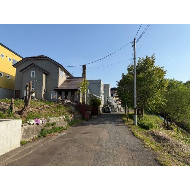 西側前面道路