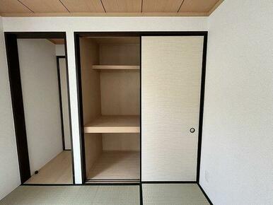 「和室押し入れ」襖貼り替えました