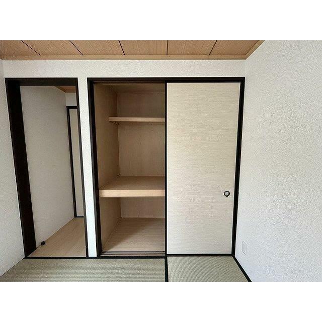 「和室押し入れ」襖貼り替えました