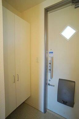 大きなシューズボックスがございますので玄関がすっきりします。