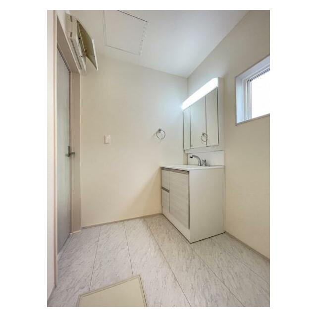 朝の準備・毎日の洗濯・帰宅後のお風呂と大活躍の洗面スペース