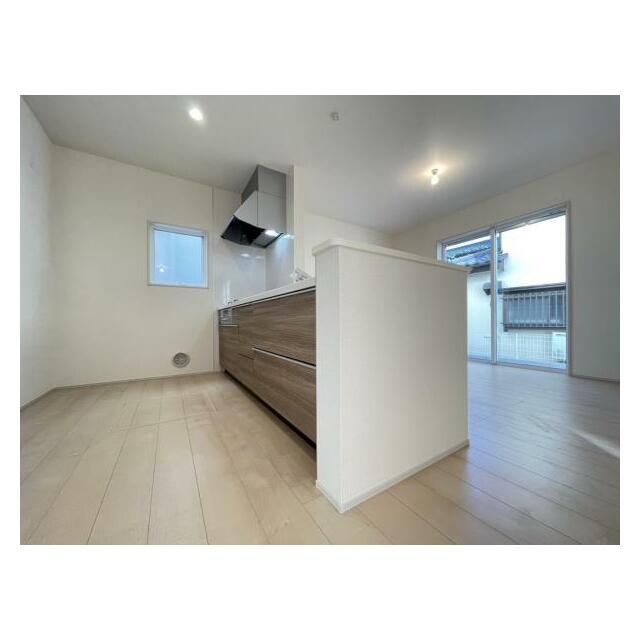 リビングの様子を見ながら家事ができるので小さなお子さまがいるご家庭も安心です＾＾