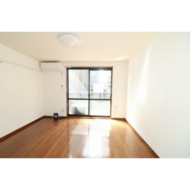 明るいお部屋です