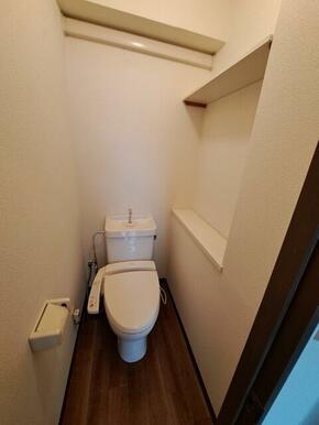 トイレ（壁スペースは収納や、飾り棚としても使えます）