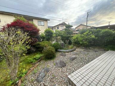庭で植栽を楽しめます