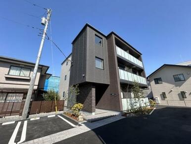 すべての居住空間を建物内部に内包し、雨風の影響を受けることのない上質空間を実現させた積水ハウス施工の