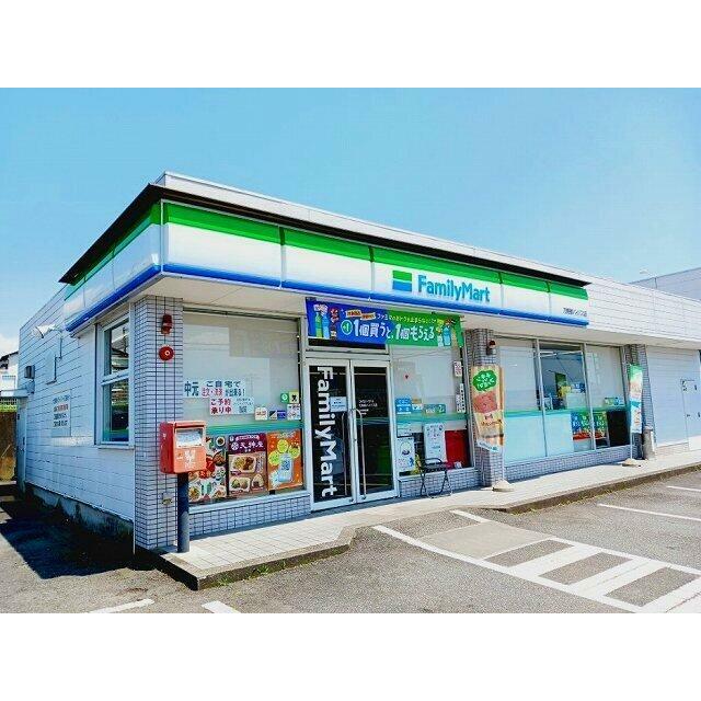 ファミリーマート万野原バイパスまで300m