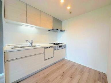 「キッチン」ハウステック製のシステムキッチンに新品交換しました。