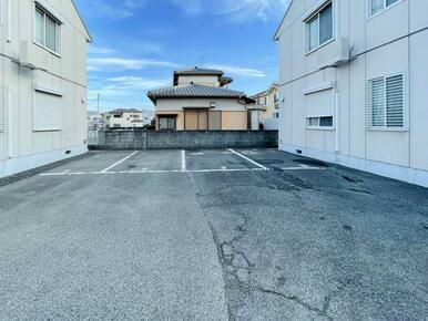 敷地内駐車場です。