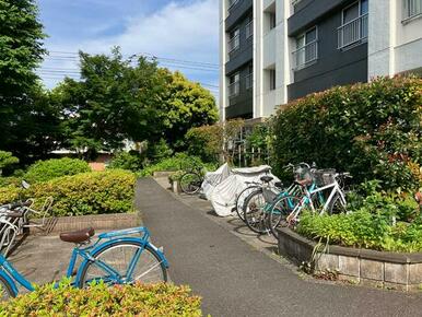 駐輪場・バイク置き場空きあり。詳しくはお問合せください。