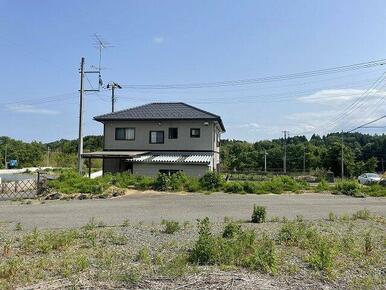 土地の内部から南方向への写真です。