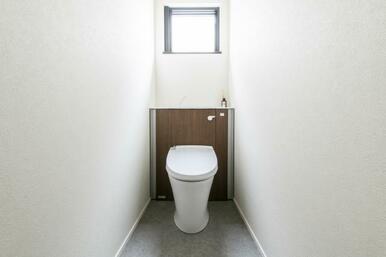 【1号地トイレポイント】トイレは、LIXILの製品を使用しています。1階、2階に設置していますので、どちらの