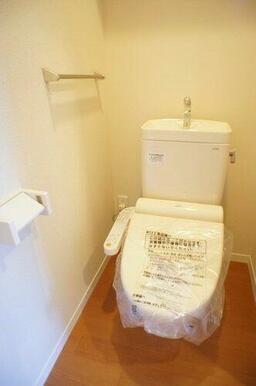 洗浄暖房付の便座は快適な暮らしを約束する必須アイテムです。