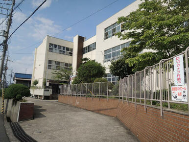 羽曳野市立高鷲南小学校