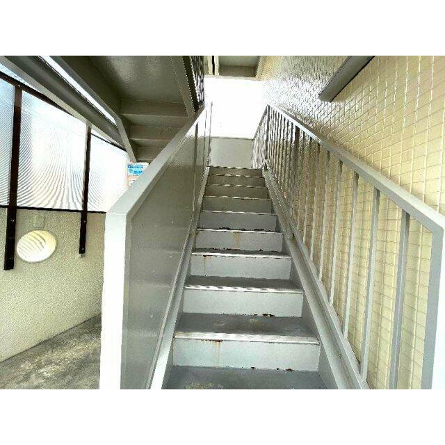 お部屋へ向かう階段です