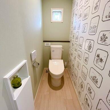 ２階トイレ。やわらかい印象のアクセントがとても可愛いです！