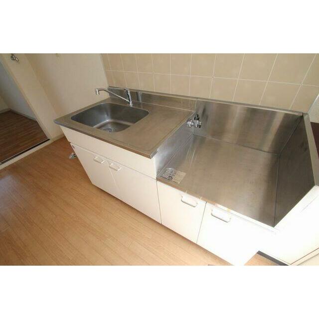 ■キッチン■収納スペース付き。シングルレバー水栓です