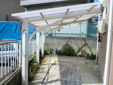 屋根付き駐輪場（駐輪無料）
