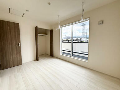 洋室6帖・室内物干し付き！