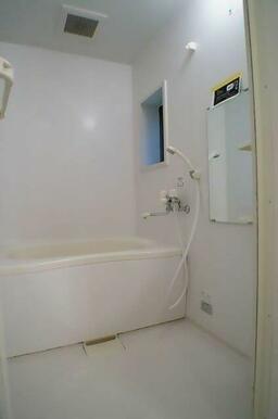 バス☆小窓のあるお風呂です